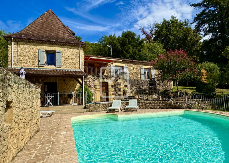 Maison - 288 m² - 12 pièces