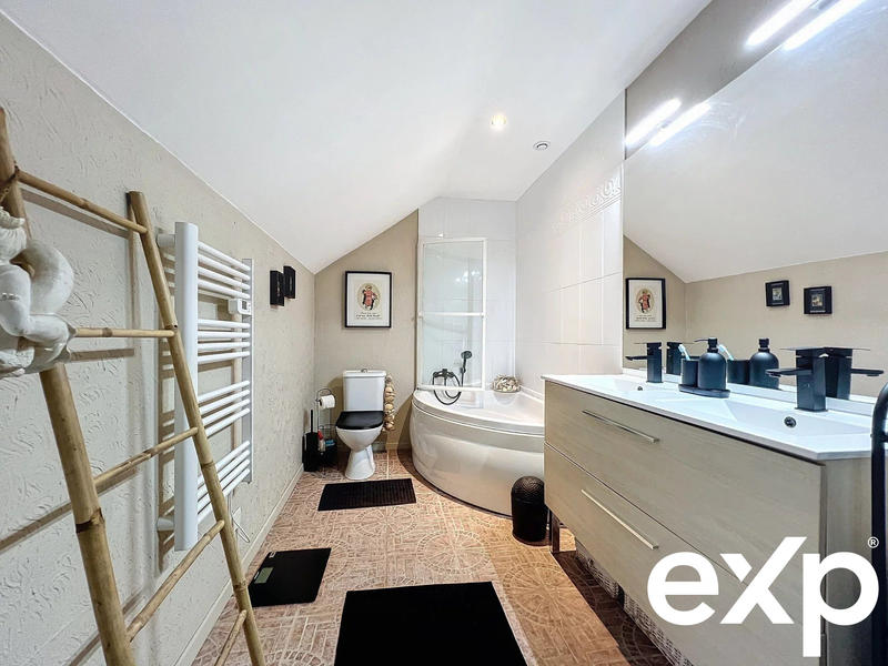 Maison - 285 m² - 8 pièces