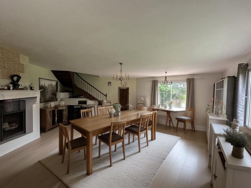 Maison - 213 m² - 8 pièces
