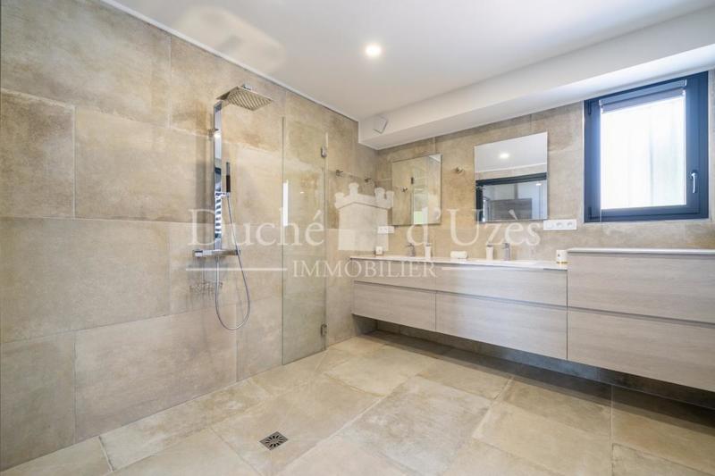 Villa - 300 m² - 9 pièces