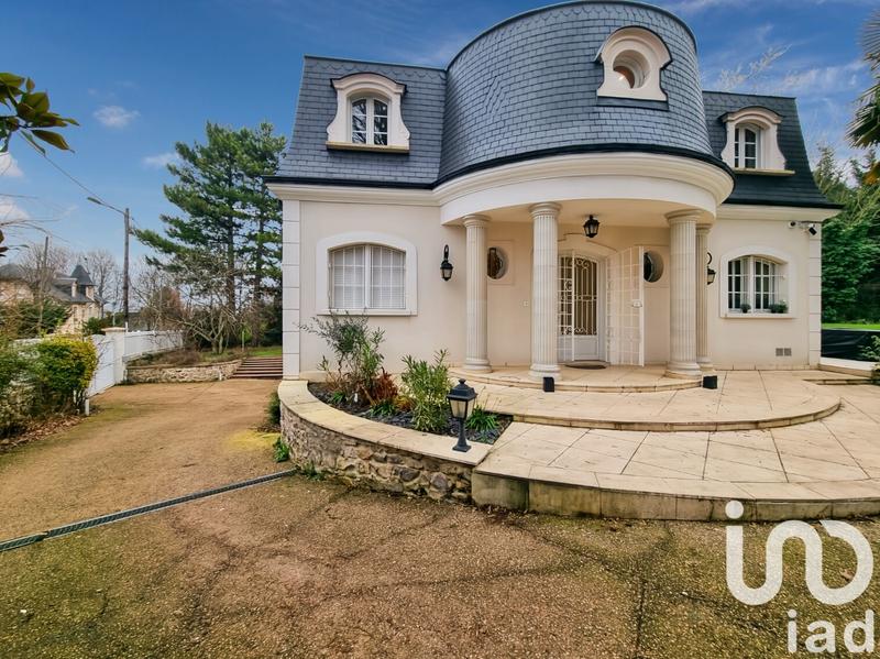 Maison - 230 m² - 9 pièces