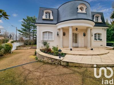 Maison - 230 m² - 9 pièces