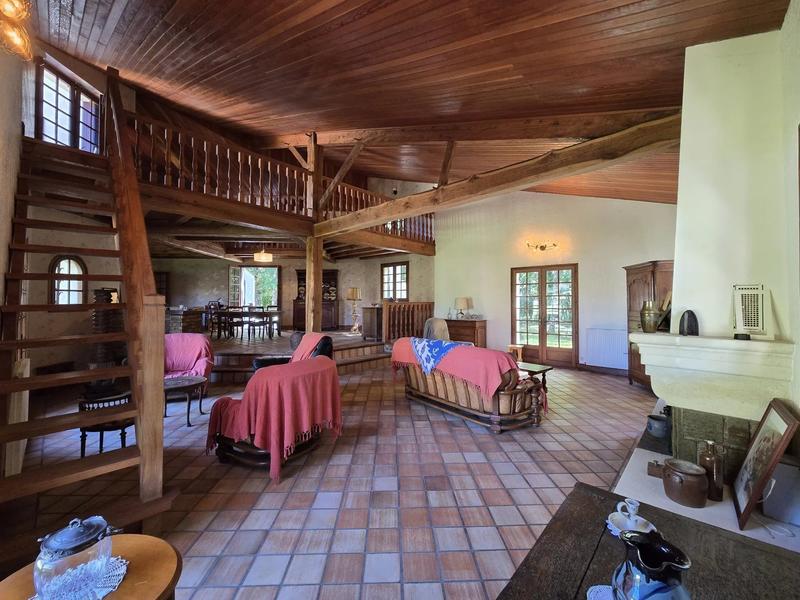 Maison - 315 m² - 10 pièces