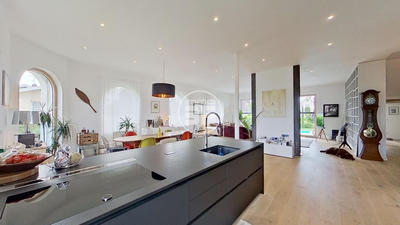 Maison - 308 m² - 8 pièces