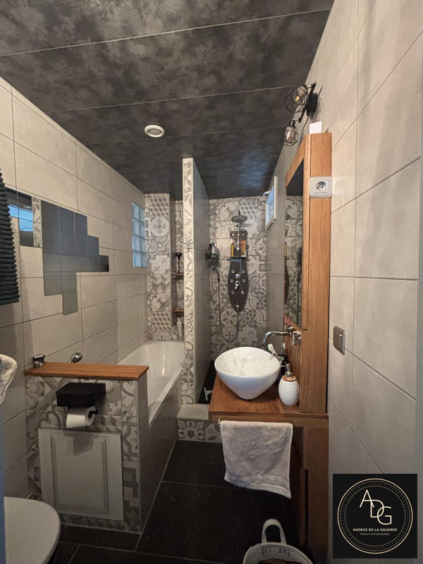 Maison - 210 m² - 6 pièces