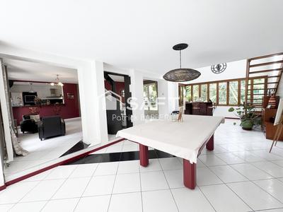 Maison - 254 m² - 7 pièces