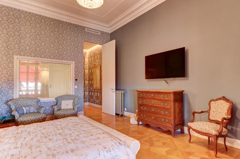 Appartement - 253 m² - 5 pièces