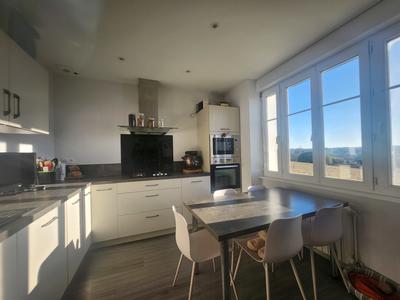 Maison - 99 m² - 6 pièces