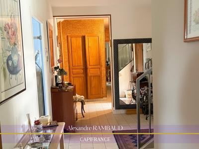 Maison - 231 m² - 8 pièces