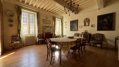 Maison - 340 m² - 9 pièces