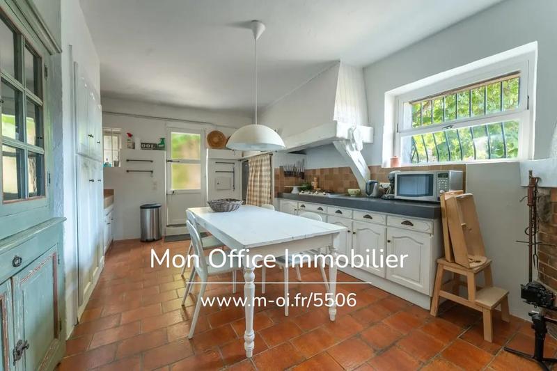 Demeure - 250 m² - 8 pièces