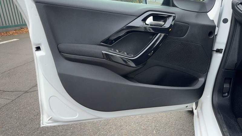 Peugeot 208 1.2 PureTech 82 Signature