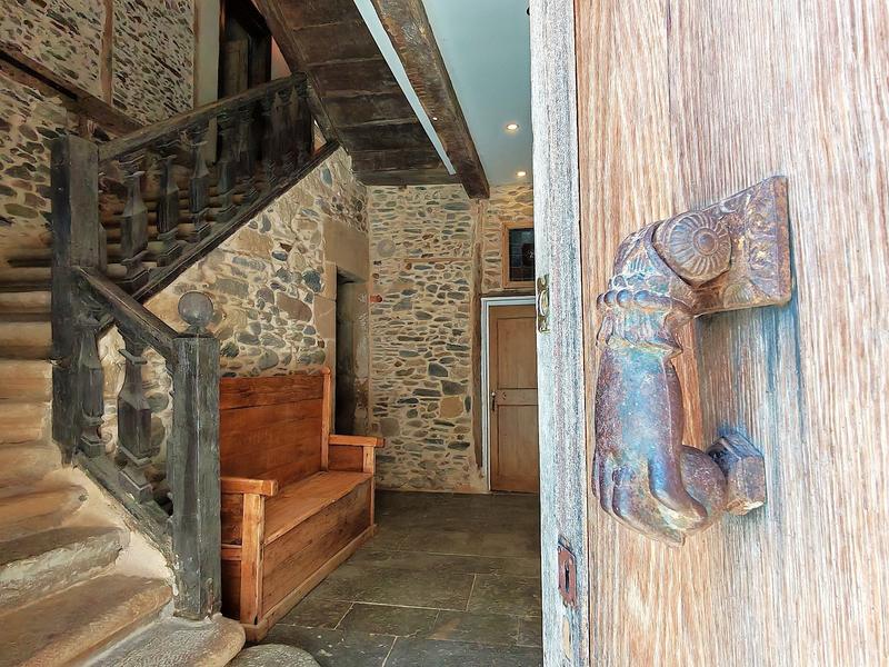 Maison ancienne - 372 m² - 8 pièces