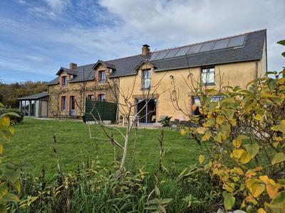 Maison - 233 m² - 7 pièces