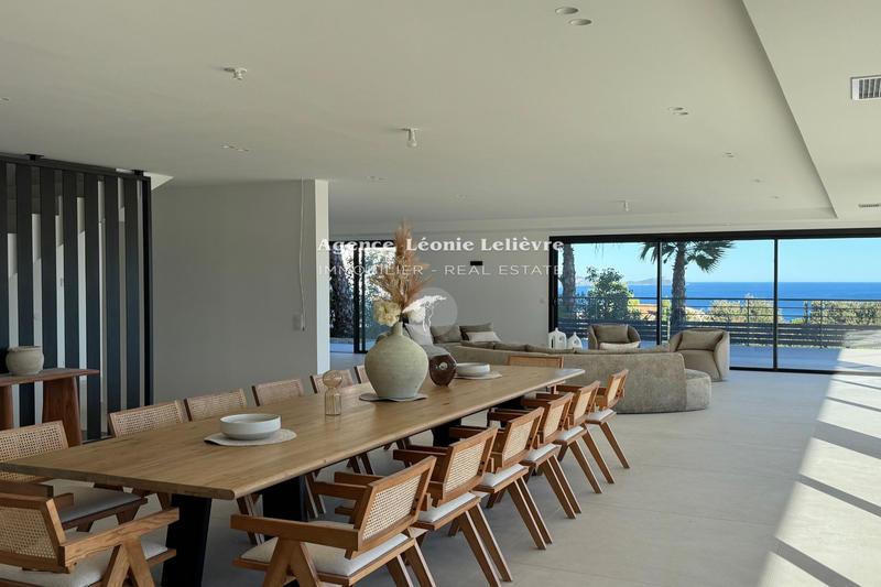 Maison contemporaine - 539 m² - 13 pièces