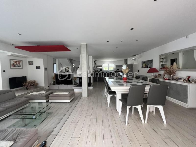 Villa - 210 m² - 6 pièces