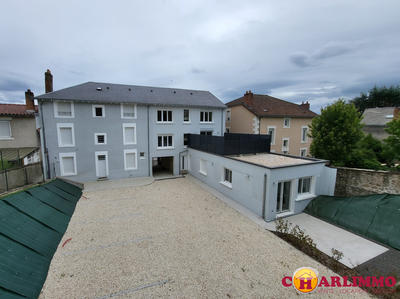 Maison traditionnelle - 211 m² - 10 pièces