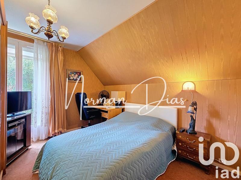 Maison - 238 m² - 9 pièces