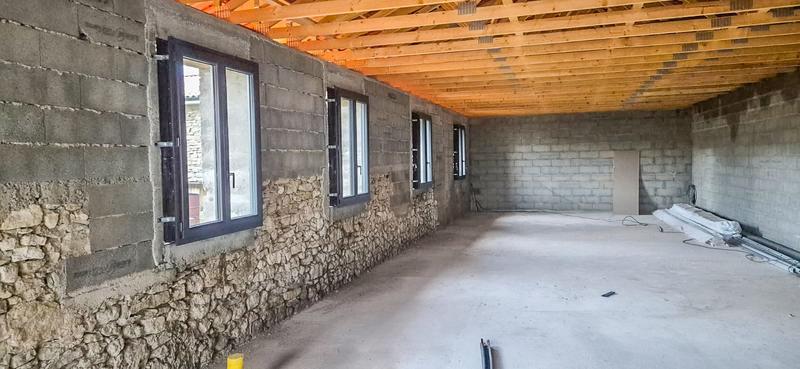 Maison - 240 m² - 7 pièces