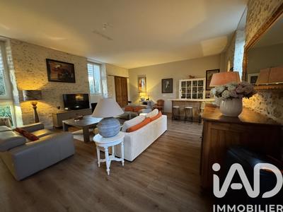 Maison - 215 m² - 7 pièces