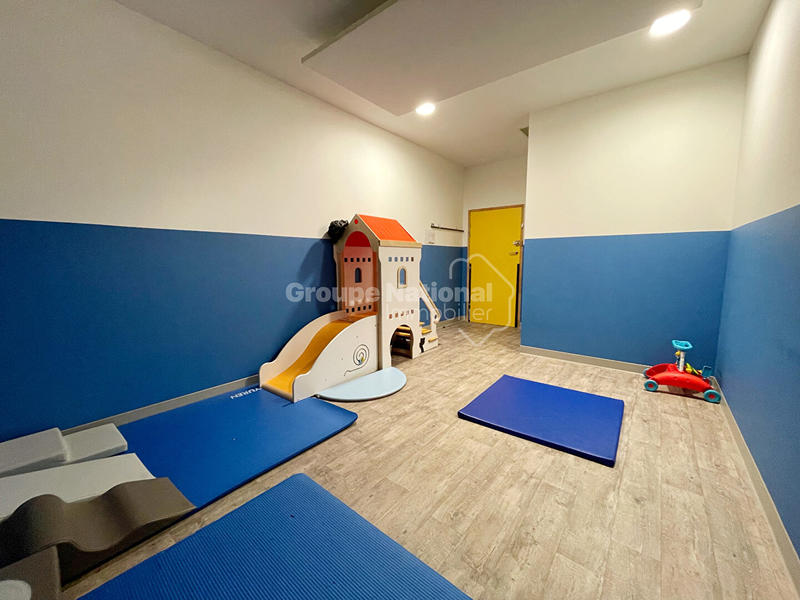 Local commercial - 181 m²