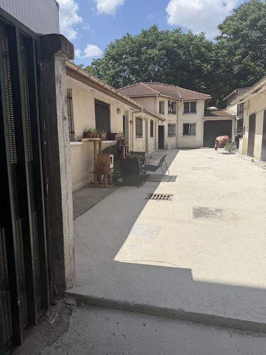 Appartement - 200 m² - 8 pièces