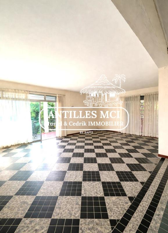 Maison - 199 m² - 10 pièces