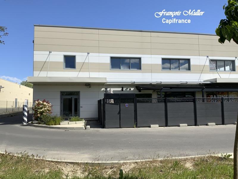 Local d'activité / Entrepôt - 360 m² - 6 pièces
