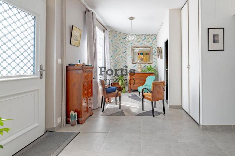 Maison - 230 m² - 6 pièces