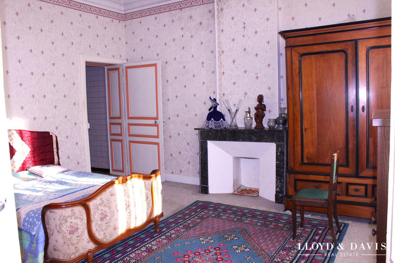 Maison - 243 m² - 7 pièces