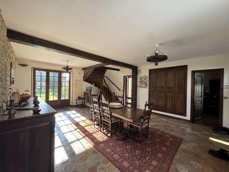 Maison - 230 m² - 7 pièces