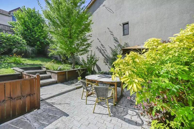 Maison - 210 m² - 9 pièces