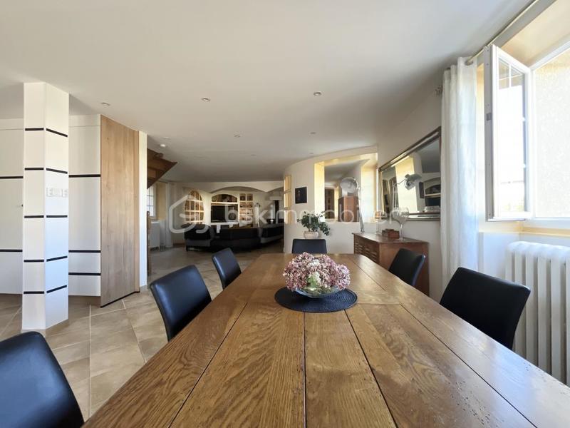 Maison - 201 m² - 7 pièces