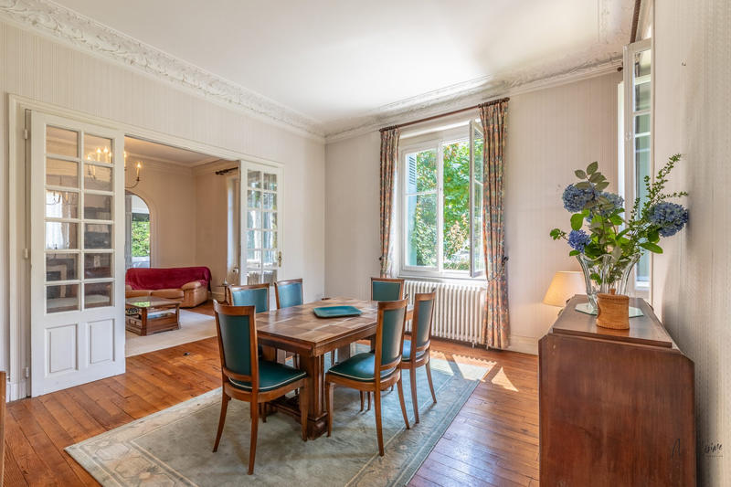 Maison - 288 m² - 12 pièces