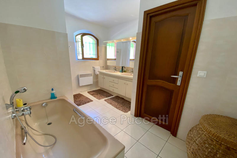 Demeure - 230 m² - 8 pièces