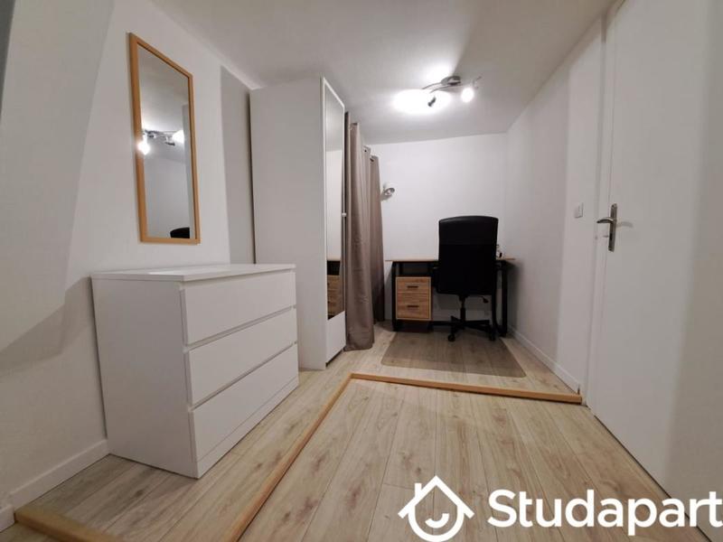 Chambre - 11 m² - 1 pièce
