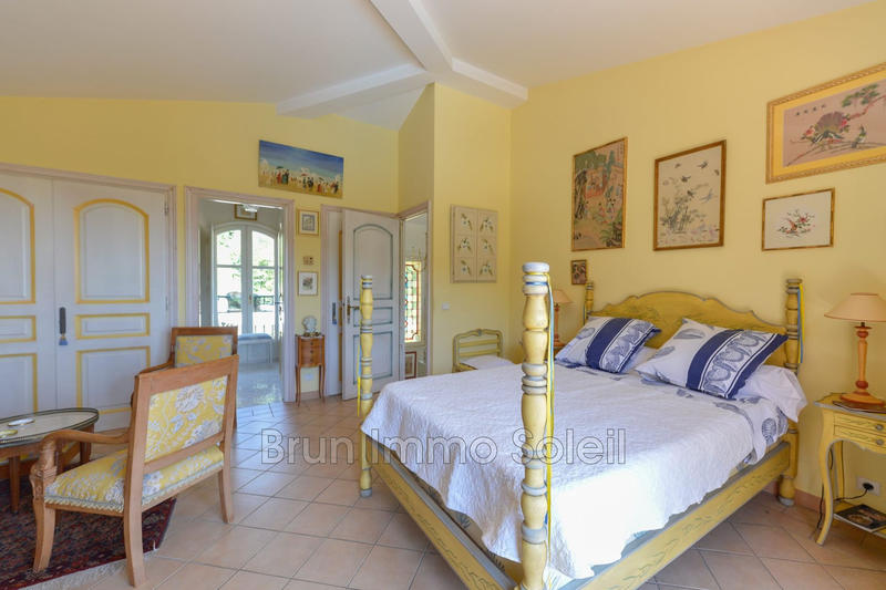 Maison - 305 m² - 7 pièces