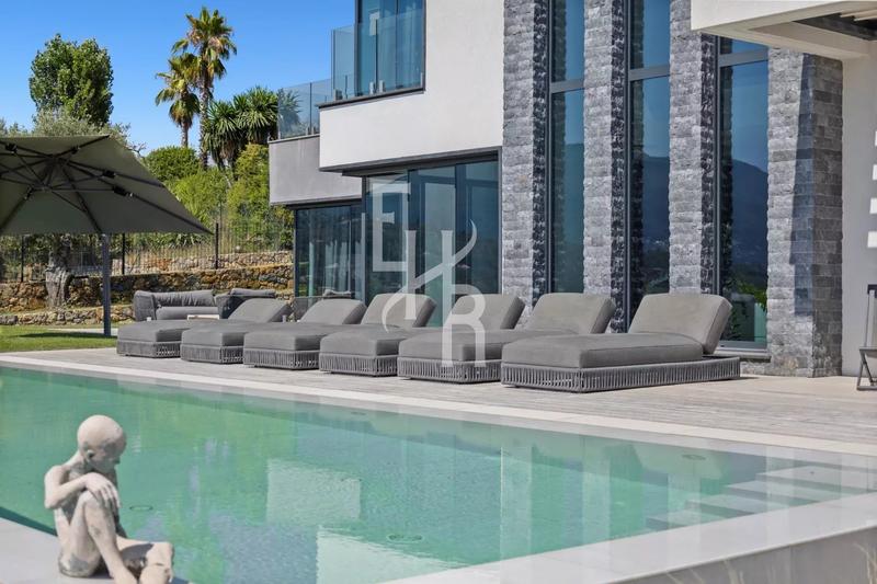 Villa - 420 m² - 8 pièces