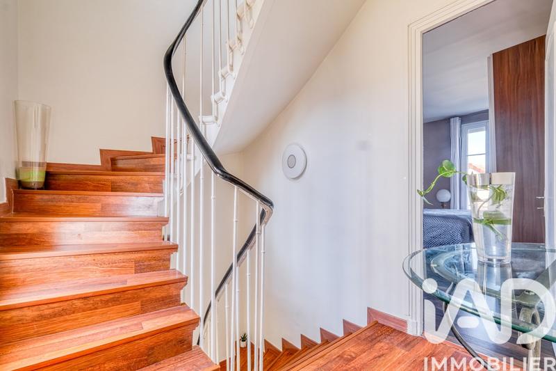 Maison - 218 m² - 9 pièces