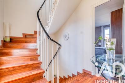 Maison - 218 m² - 9 pièces