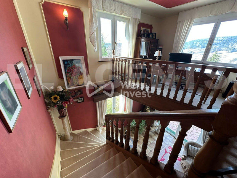 Maison - 270 m² - 8 pièces