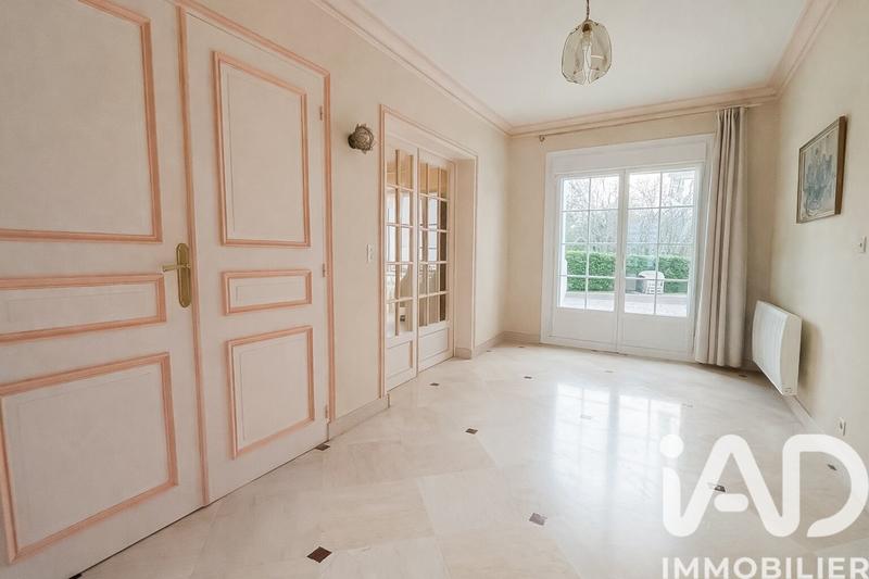 Maison - 239 m² - 8 pièces
