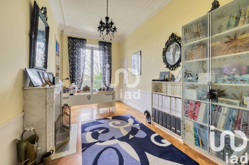 Maison - 323 m² - 11 pièces