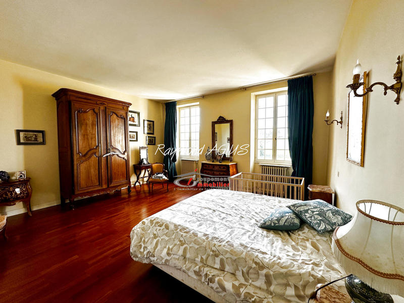 Maison - 510 m² - 11 pièces