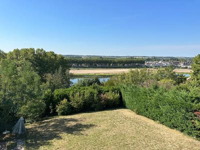 Maison - 250 m² - 6 pièces