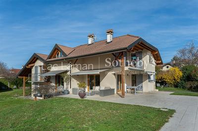 Maison - 223 m² - 8 pièces