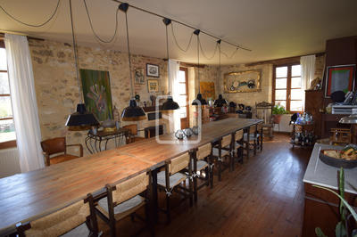 Maison - 299 m² - 15 pièces