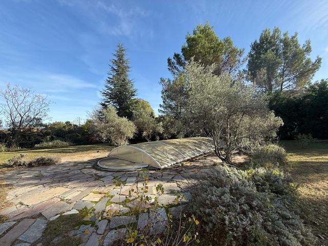 Terrain constructible - 1 088 m²