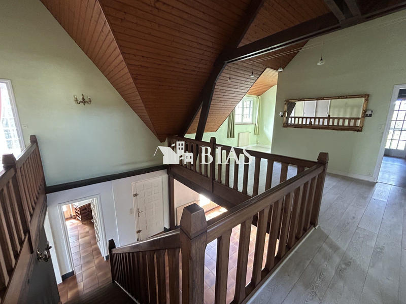 Maison traditionnelle - 194 m² - 7 pièces