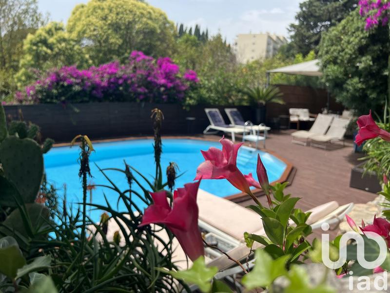 Maison - 210 m² - 8 pièces